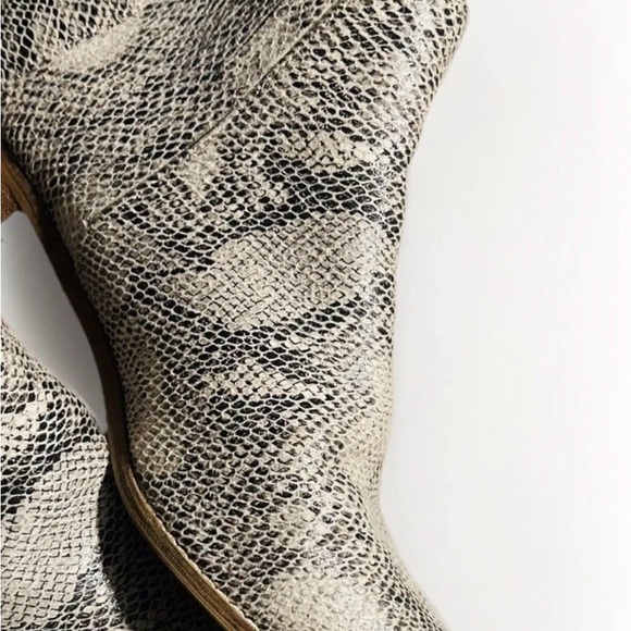 BEAST FASHION Shoes - BEAST FASHION Snakeskin Pattern Textured Boots